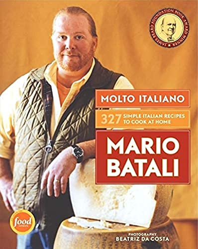 Imagen de archivo de Molto Italiano: 327 Simple Italian Recipes to Cook at Home: A James Beard Award Winning Cookbook a la venta por KuleliBooks