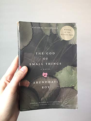 9780060977498: The God of Small Things