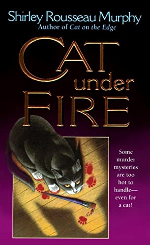 9780061056017: Cat Under Fire: A Joe Grey Mystery (Joe Grey Mystery Series, 2)