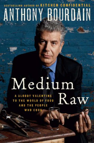 9780062009036: Medium Raw: A Bloody Valentine to the World of Food and the People Who Cook