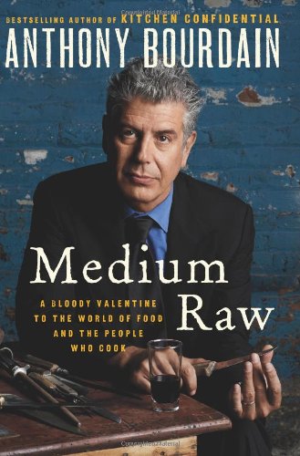9780062062314: Medium Raw: A Bloody Valentine to the World of Food and the People Who Cook