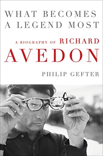 9780062442741: What Becomes a Legend Most: A Biography of Richard Avedon