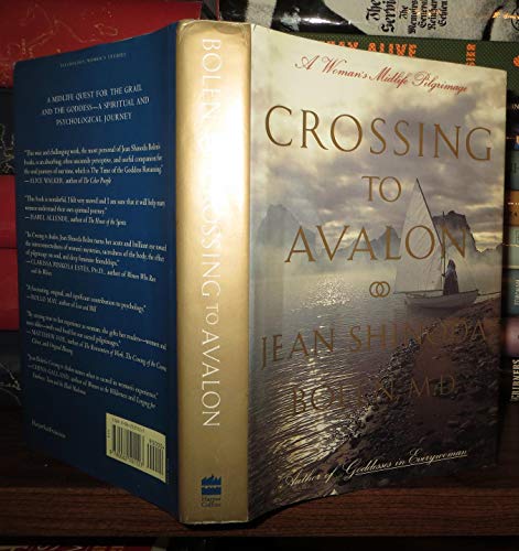 Imagen de archivo de Crossing to Avalon : A Woman's Midlife Quest for the Sacred Feminine a la venta por Better World Books: West