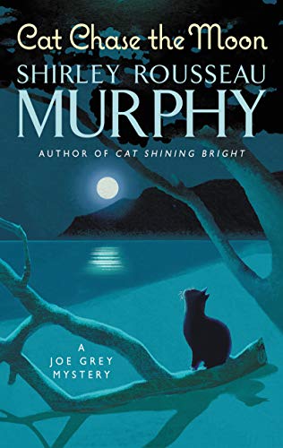 Beispielbild fr Cat Chase the Moon : A Joe Grey Mystery zum Verkauf von Better World Books