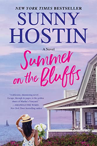 Imagen de archivo de Summer on the Bluffs: A Novel (Summer Beach, 1) a la venta por PlumCircle