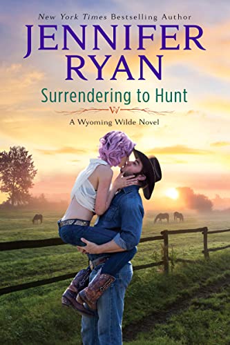 Imagen de archivo de Surrendering to Hunt: A Wyoming Wilde Novel a la venta por PlumCircle