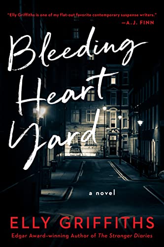 Beispielbild fr Bleeding Heart Yard: A British Cozy Mystery zum Verkauf von Decluttr