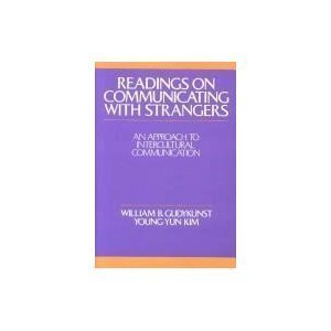 Imagen de archivo de Readings On Communicating With Strangers a la venta por Thomas F. Pesce'