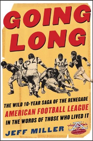 9780071418492: Going Long: The Wild Ten-Year Saga of the Renegade American Football League in the Words of Those Who Lived It