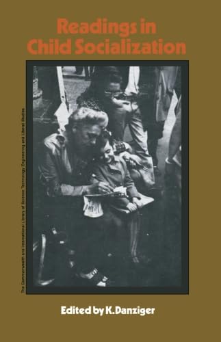 Imagen de archivo de Readings in child socialization. Readings in sociology. a la venta por Wissenschaftliches Antiquariat Kln Dr. Sebastian Peters UG