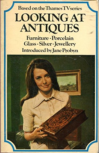 9780091105815: Looking at Antiques