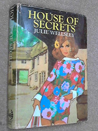 9780093039309: House of Secrets