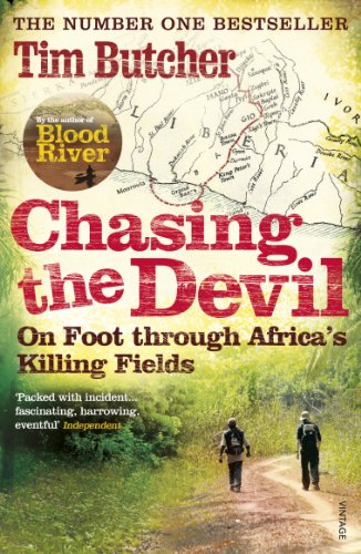 Imagen de archivo de Chasing the Devil : On Foot Through Africa's Killing Fields a la venta por Better World Books