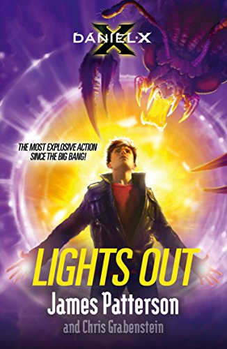 Imagen de archivo de DANIEL X: LIGHTS OUT a la venta por ThriftBooks-Atlanta