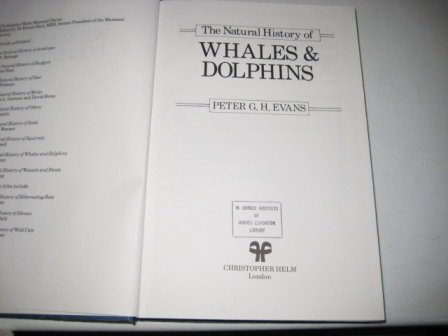Imagen de archivo de The Natural History of Whales and Dolphins (Christopher Helm mammal series) Evans, Peter a la venta por Hay-on-Wye Booksellers