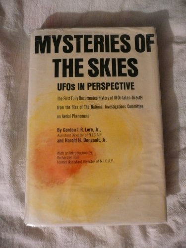 Stock image for Mysteries of the skies. Ufos in perspective for sale by Sigrun Wuertele buchgenie_de