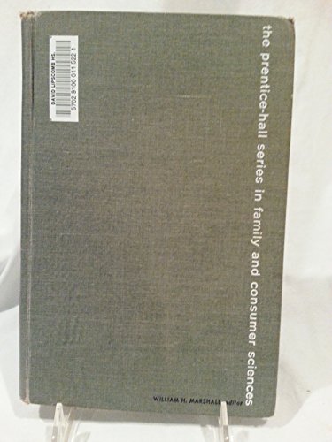 Imagen de archivo de Nutrition, Behavior, and Change: The Prentice HallSeries in Family and Consumer Sciences a la venta por BookHolders