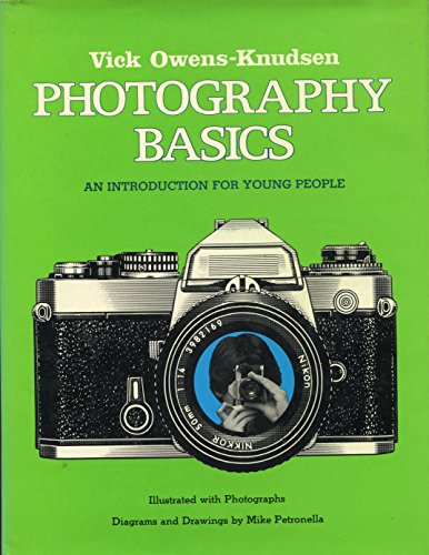 Beispielbild fr Photography Basics : An Introduction for Young People zum Verkauf von Better World Books