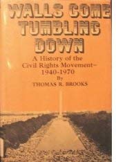 Beispielbild fr Walls Come Tumbling Down : A History of the Civil Rights Movement 1940-1970 zum Verkauf von Better World Books