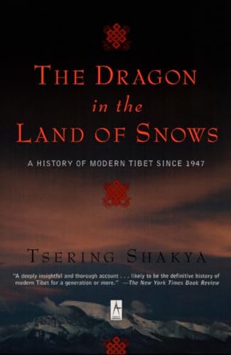 9780140196153: The Dragon in the Land of Snows: A History of Modern Tibet Since 1947 (Compass)