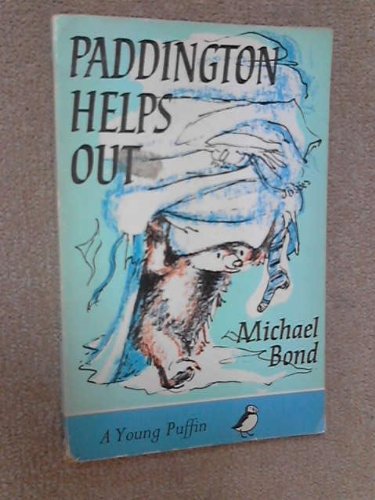 9780140302271: Paddington Helps Out (Young Puffin Books)