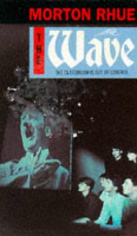 9780140371888: The Wave (Puffin Teenage Fiction S.)