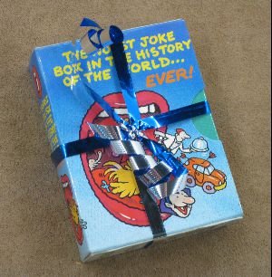 9780140372434: The Worst Joke Box in the History of the World...Ever! (Puffin jokes, games, puzzles)