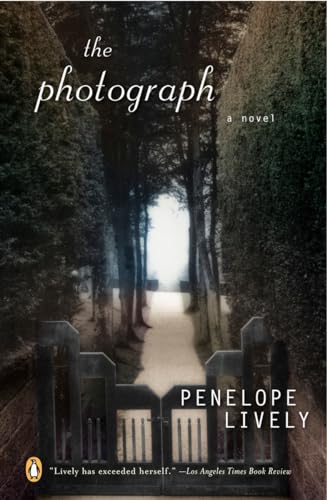 The Photograph (9780142004425) by Lively, Penelope