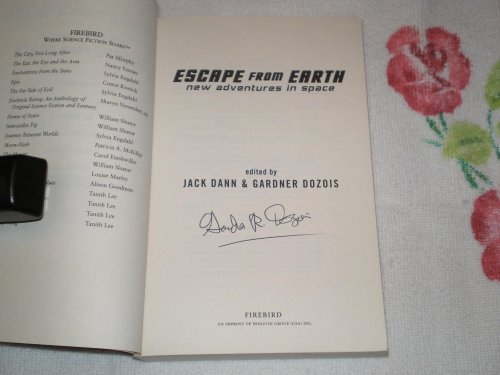 Imagen de archivo de Escape from Earth: New Adventures in Space a la venta por Wonder Book