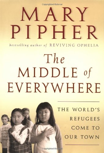Imagen de archivo de The Middle of Everywhere : The World's Refugees Come to Our Town a la venta por Better World Books Ltd