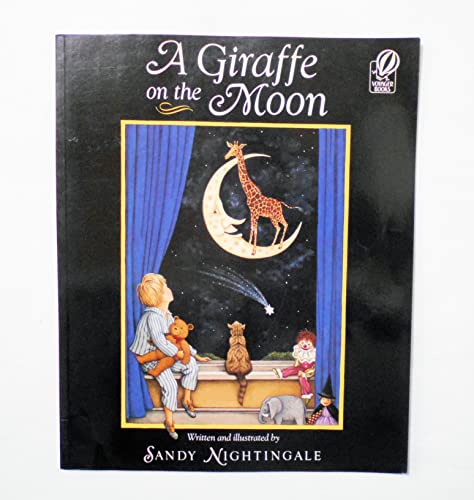 9780152013486: A Giraffe on the Moon (Voyager Books)