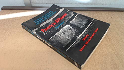 Beispielbild fr Poverty in Affluence : The Social, Political and Economic Dimensions of Poverty in the United States zum Verkauf von Better World Books