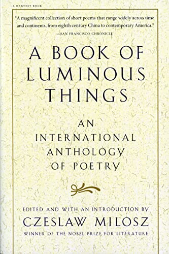 9780156005746: A Book of Luminous Things: An International Anthology of Poetry