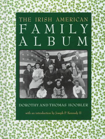 Imagen de archivo de THE IRISH AMERICAN FAMILY ALBUM a la venta por The Warm Springs Book Company