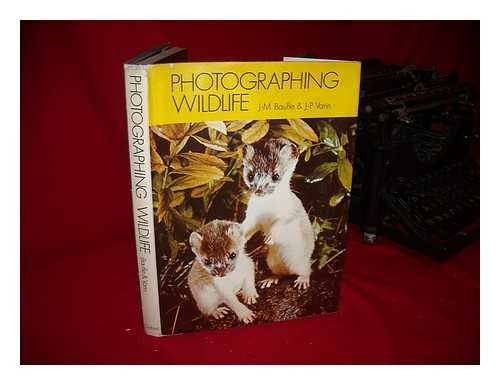 Imagen de archivo de PHOTOGRAPHING WILDLIFE a la venta por Gian Luigi Fine Books