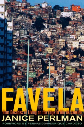 9780195368369: Favela: Four Decades of Living on the Edge in Rio De Janeiro