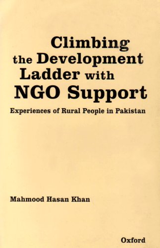9780195779219: Climbing the Development Ladder With Ngo Support: Experiences of Rural People in Pakistan