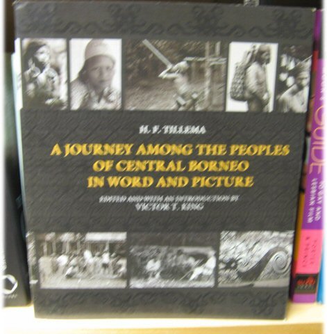 9780195889758: A Journey Among the Peoples of Central Borneo in Word and Picture