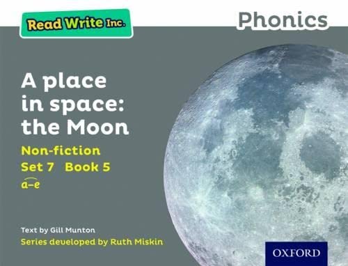 Stock image for A Place in Space: The Moon (Grey Set 7 Non-fiction 5) (Read Write Inc. Phonics) for sale by WorldofBooks