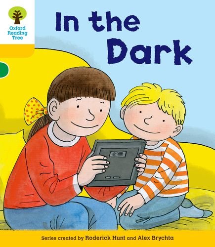 Imagen de archivo de Oxford Reading Tree: Decode and Develop More A Level 5: In The Dark a la venta por WorldofBooks