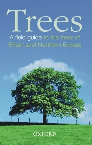 Beispielbild fr Trees: A Field Guide to the Trees of Britain and Northern Europe (Photographic Guide) zum Verkauf von Brit Books