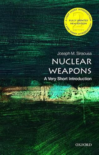 Imagen de archivo de Nuclear Weapons: a Very Short Introduction a la venta por Better World Books: West