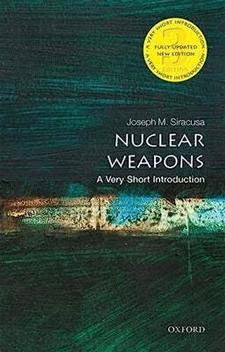 Imagen de archivo de Nuclear Weapons: A Very Short Introduction (Very Short Introductions) a la venta por BooksRun