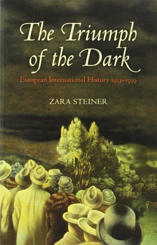 Imagen de archivo de The Triumph of the Dark: European International History 1933-1939 (Oxford History of Modern Europe) a la venta por WorldofBooks