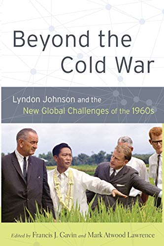 9780199790708: Beyond the Cold War: Lyndon Johnson And The New Global Challenges Of The 1960S (Reinterpreting History)