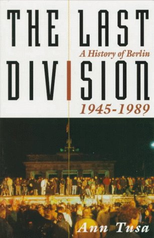 Beispielbild fr The Last Division : A History of Berlin, 1945-1989 zum Verkauf von Better World Books