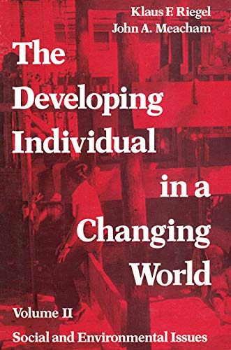 9780202361307: The Developing Individual in a Changing World: Volume 2, Social and Environmental Isssues