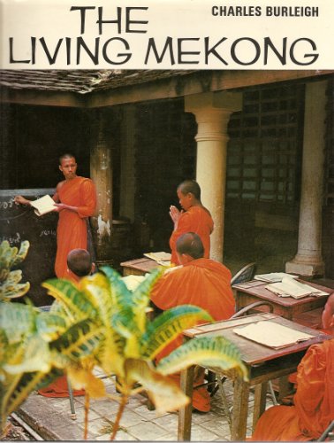 9780207121791: The living Mekong