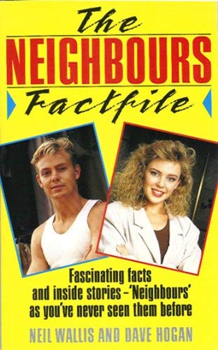Imagen de archivo de Neighbours Fact File a la venta por AwesomeBooks