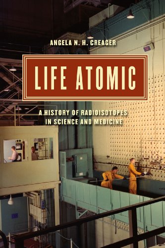9780226017808: Life Atomic: A History of Radioisotopes in Science and Medicine (Synthesis)